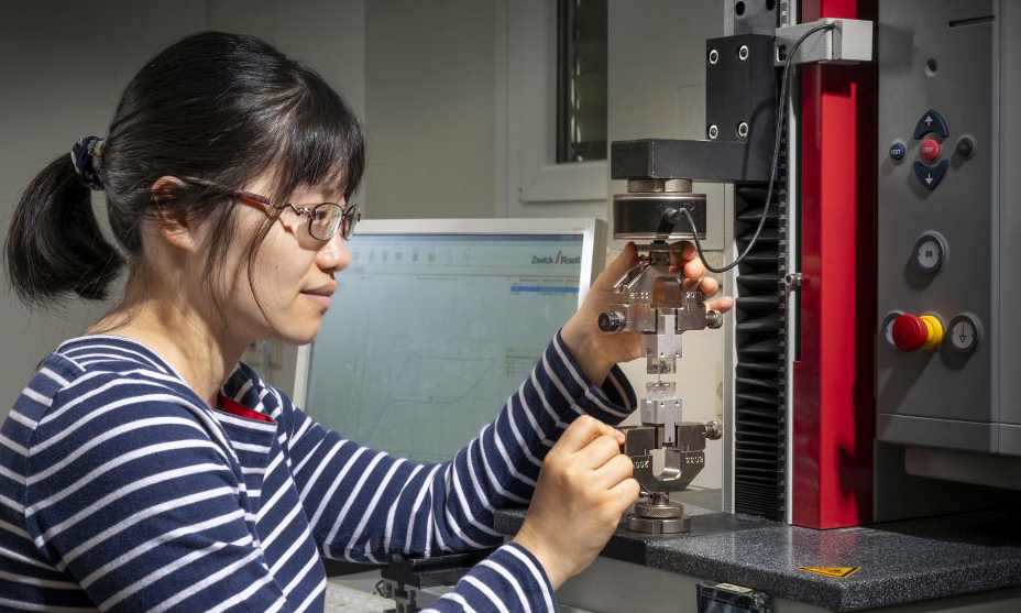  Jingyuan Xu in her laboratory at the Karlsruhe Institute of Technology
